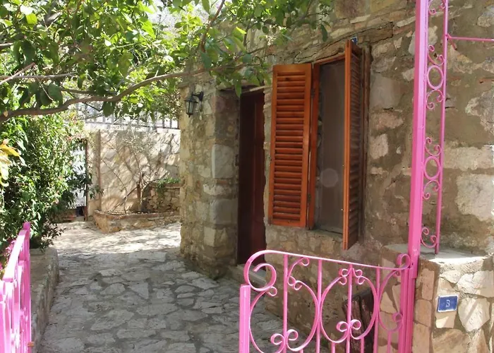 Eski فندق داتْشا